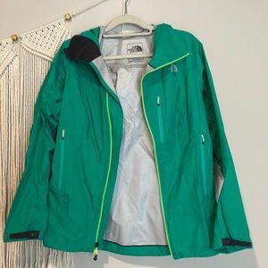NORTH FACE MEDIUM M WOMEN'S HYALITE RAIN JACKET SUMMIT GREEN ✨